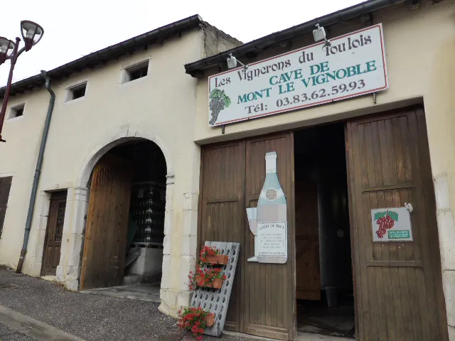 L’entrée de la cave de Mont-le-Vignoble